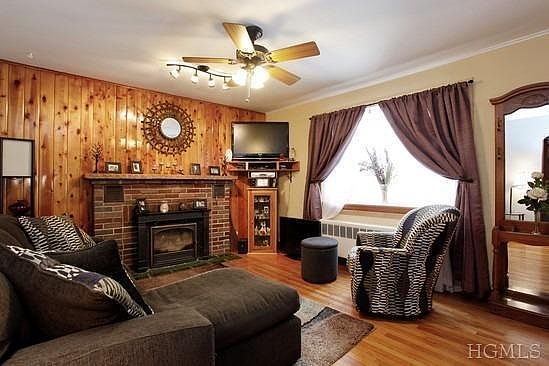 4th image of 2058 Maple Ave