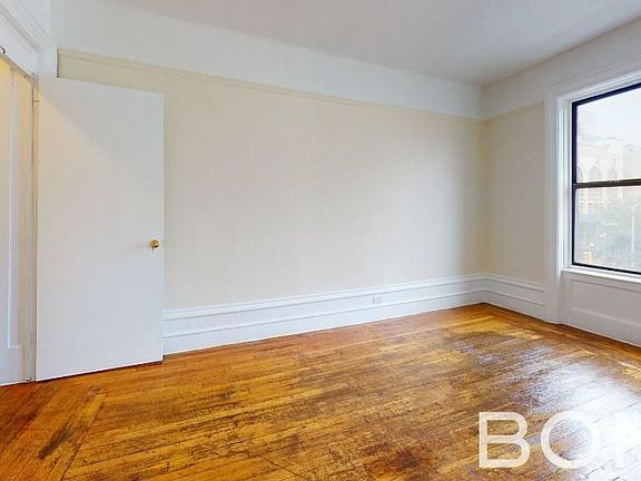 4th image of 3551 Broadway #35