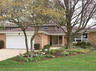 915 Hawthorne Ln, Northbrook, IL