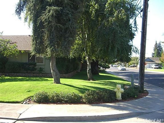 2nd image of 2202 Cedarwood Cir