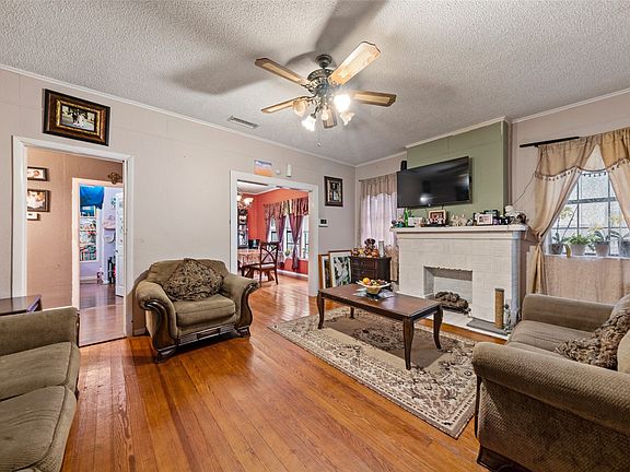 3rd image of 1725 Summer Ave