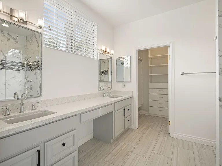 22055 Del Valle St — Photo 33