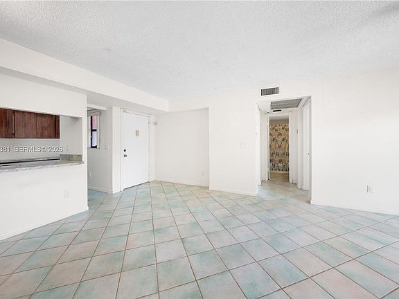 4th image of 20905 NE 8th Ct APT 101-36