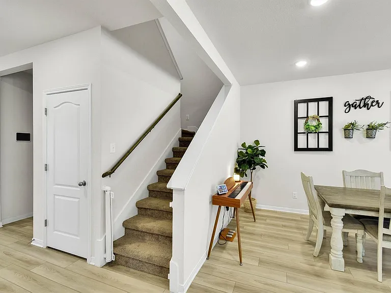 632 Friars Tuck Dr — Photo 4