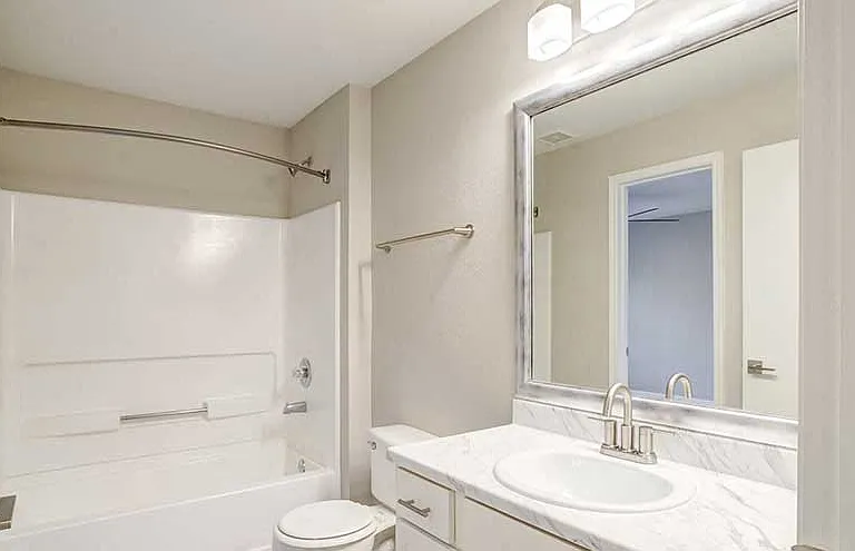 Kenwood Club at the Park Apartments — Photo 11