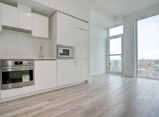 238 Simcoe St #3901, Toronto, ON M5T 0E2