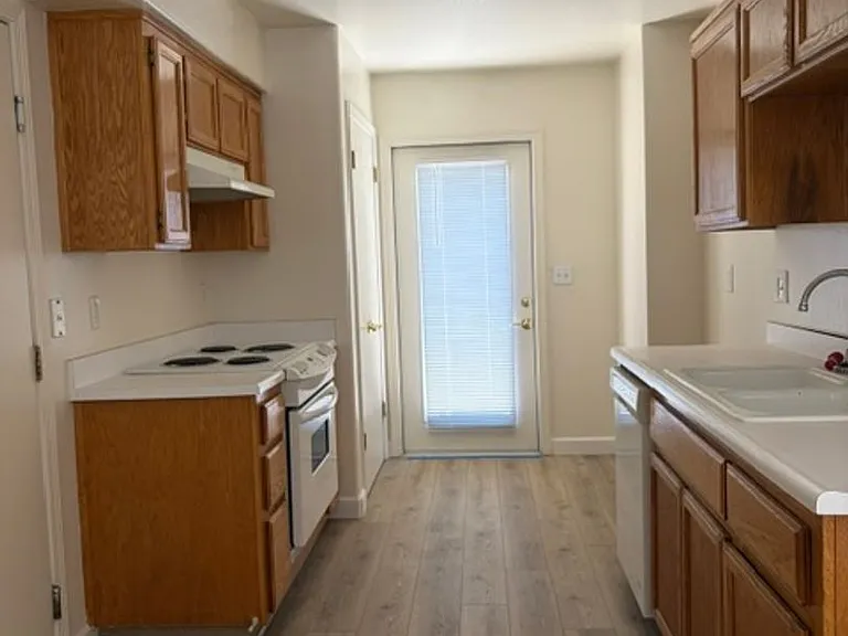 631 Greenwood Meadow Ln — Photo 3