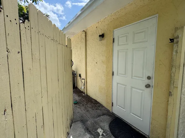 1800 Pinehurst Dr #A, West Palm Beach, FL 33407