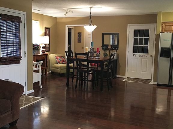 Living/Dining Area