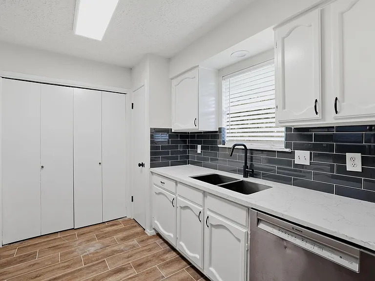 14230 Montaigne Dr — Photo 7
