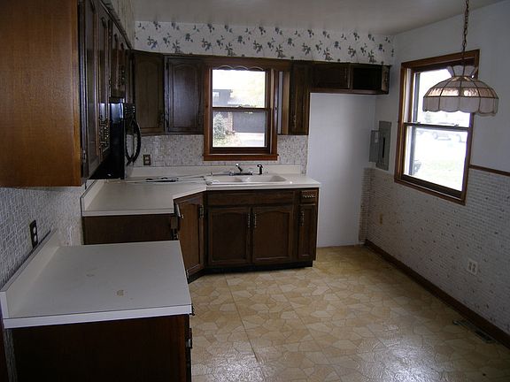 5th image of 10601 S 81st Ave