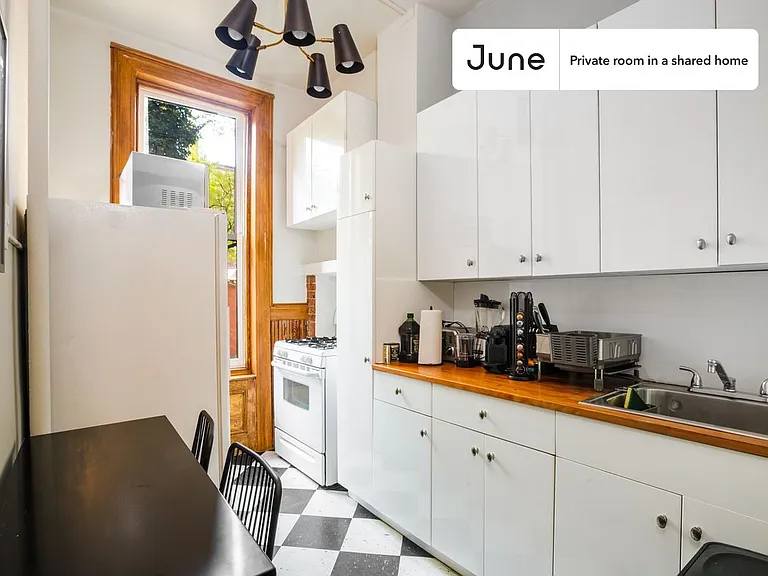 336 W 47th St #1D — Photo 7