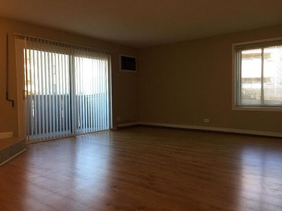 3rd image of 12 Echo Ct APT 1