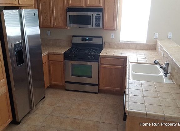 5th image of 501 Esplanade Cir
