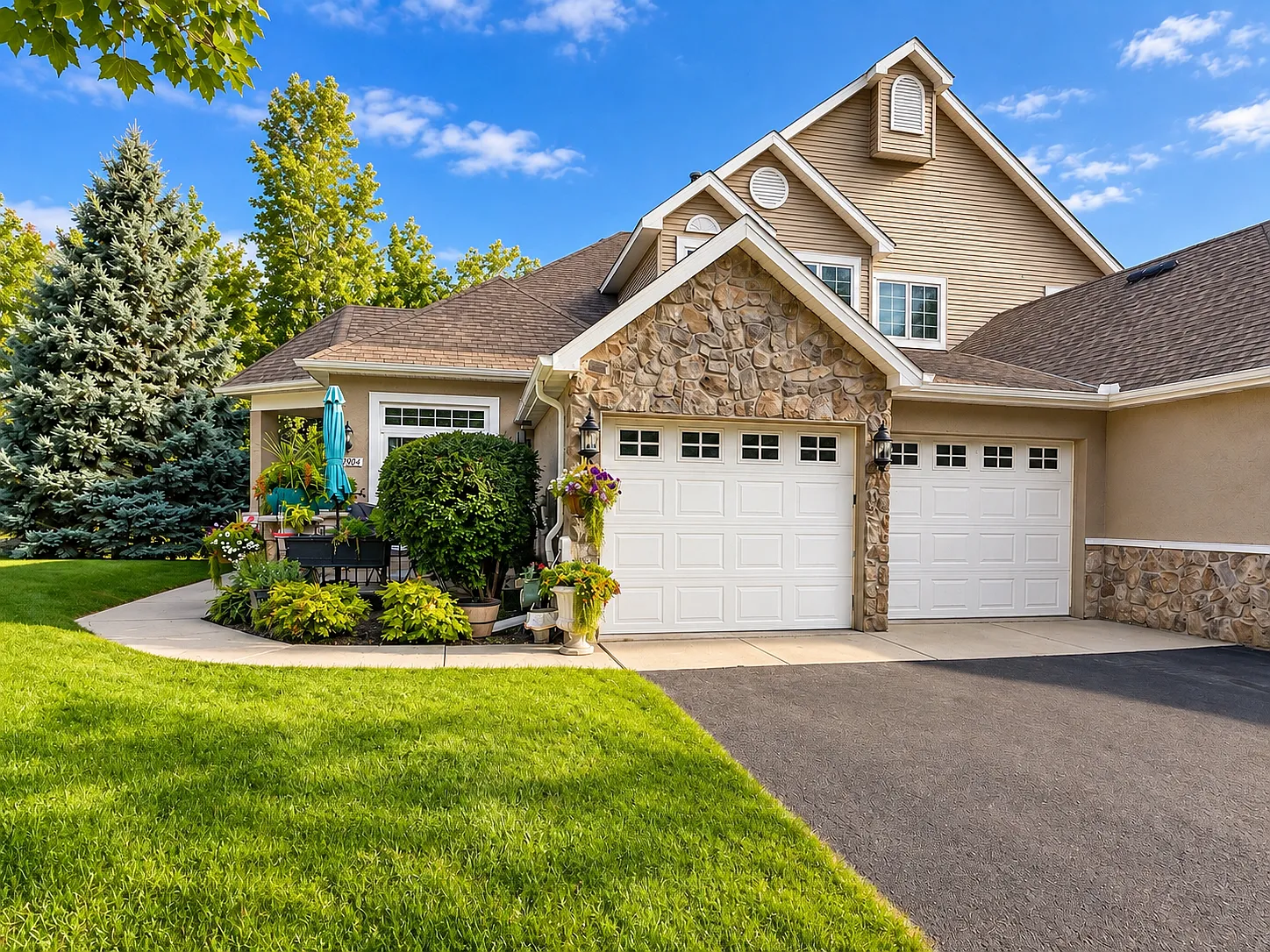 4 bed, 3.5 bath, 3945 sqft, $3,100 — Photo 1