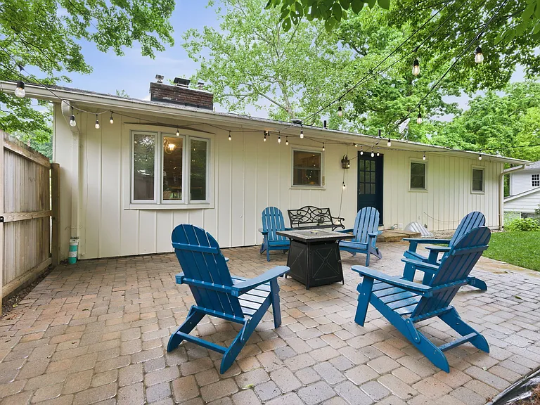 1204 Forest Ct — Photo 29
