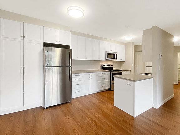 3rd image of 1020 Pembridge Cres #893e6a859