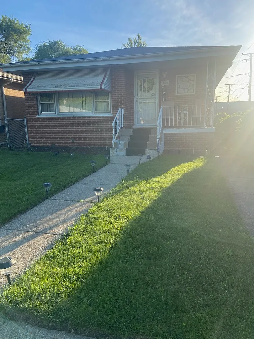 16310 Finch Ave photo 1