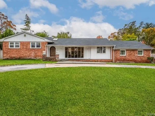 6 Beverly Rd., Oakdale, NY 11769