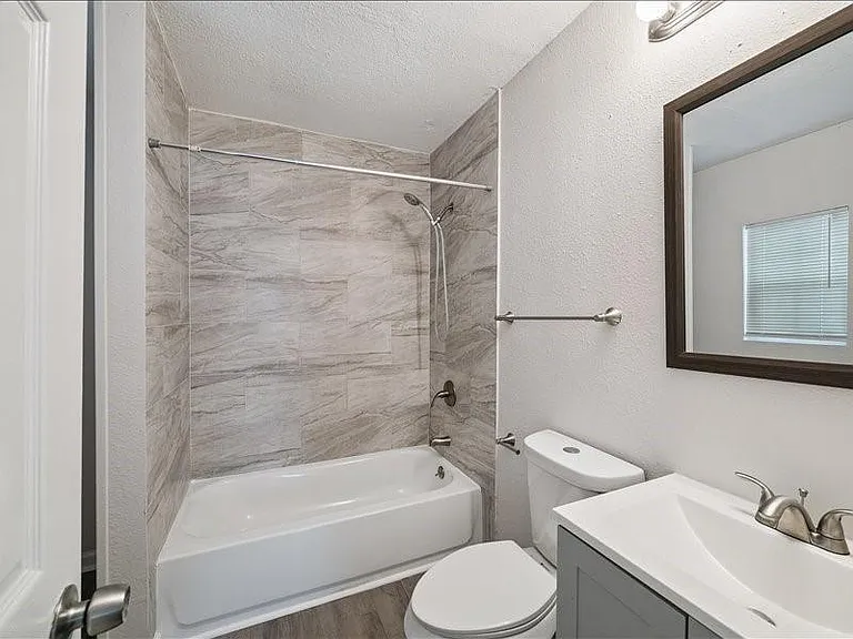 820 Texas St — Photo 9