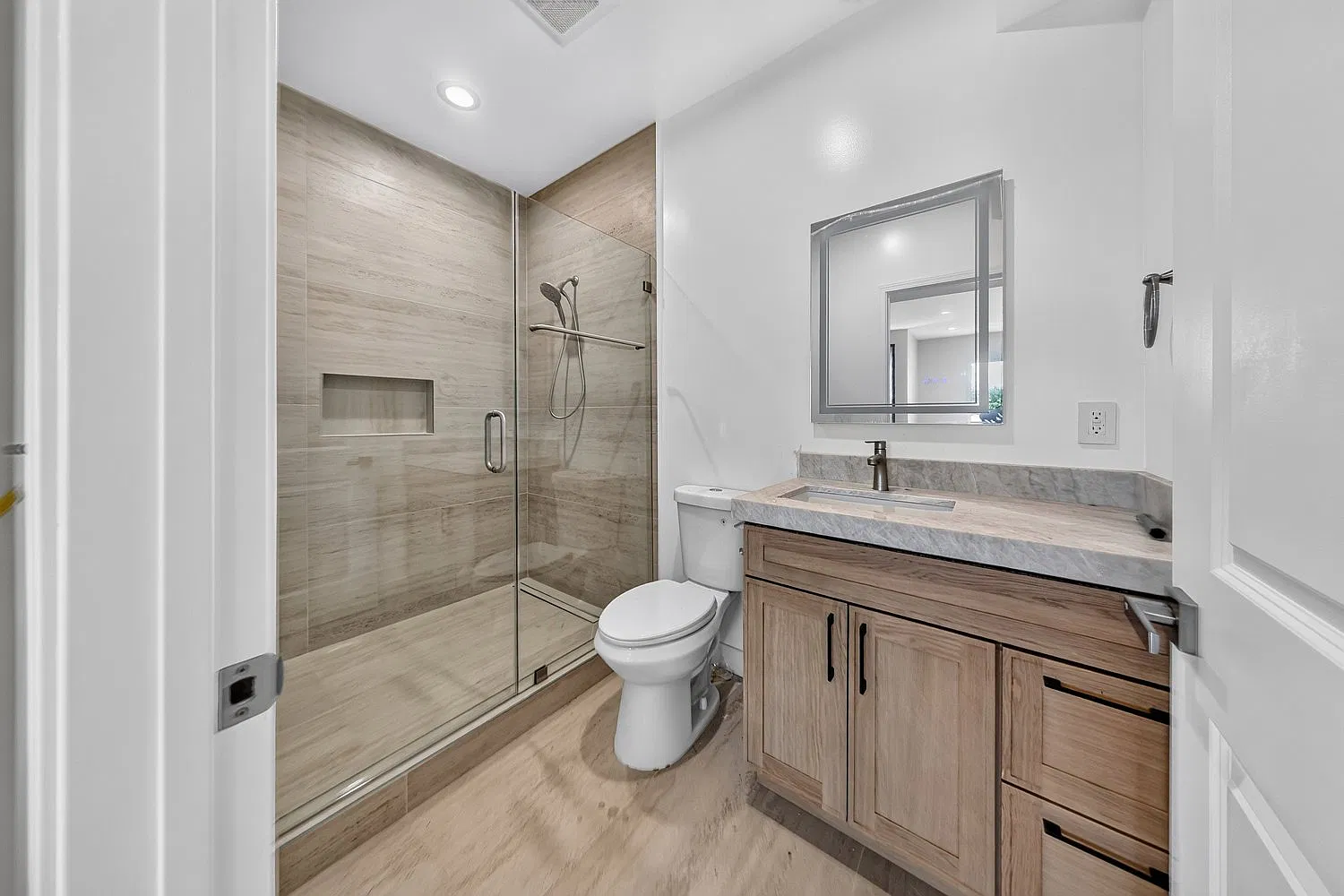 2 bed, 889 sqft, $2,950 — Photo 3