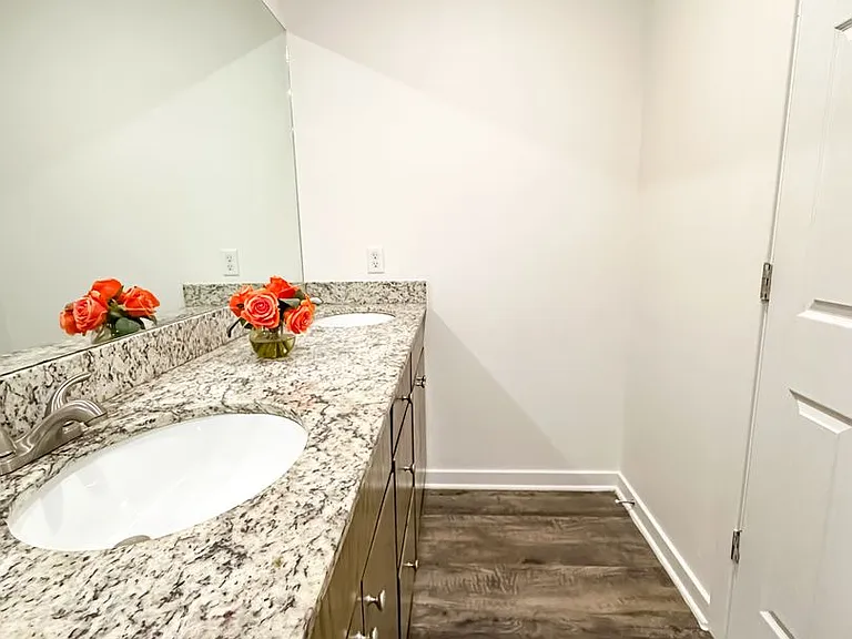 325 Westbrook Ct — Photo 11