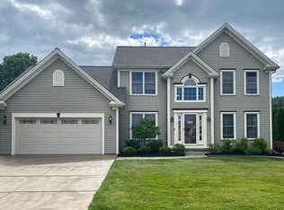 5506 Wyndfield Ct, Hamburg, NY 14075