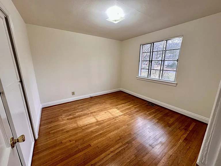 502 Elmhurst Rd — Photo 8