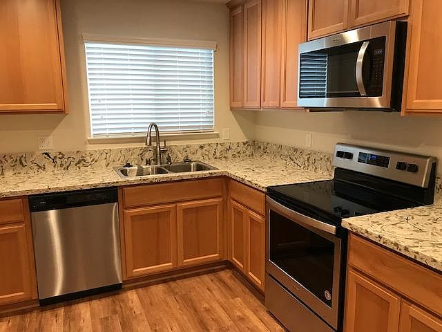 Custom kitchen / Granite and Stainless Steel