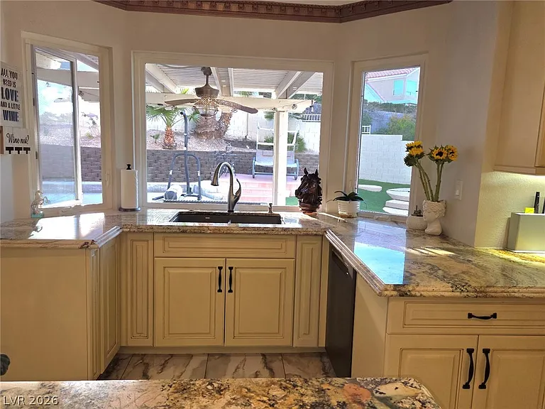 7824 Emerald Harbor Ct — Photo 5