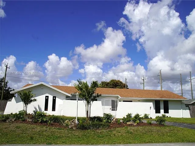 12504 SW 99th Ave — Photo 1