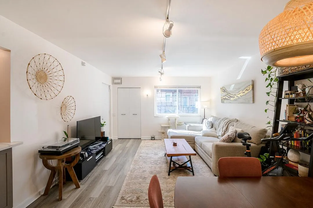 2 bed, 1050 sqft, $2,600 — Photo 4
