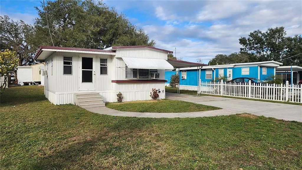 3 bed, 1.0 bath, 672 sqft, $1,200 — Photo 1