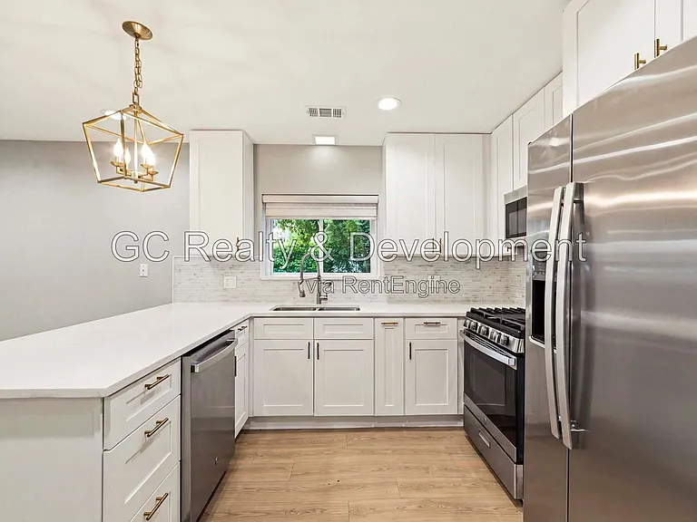 27W180 Cooley Ave #1 — Photo 2