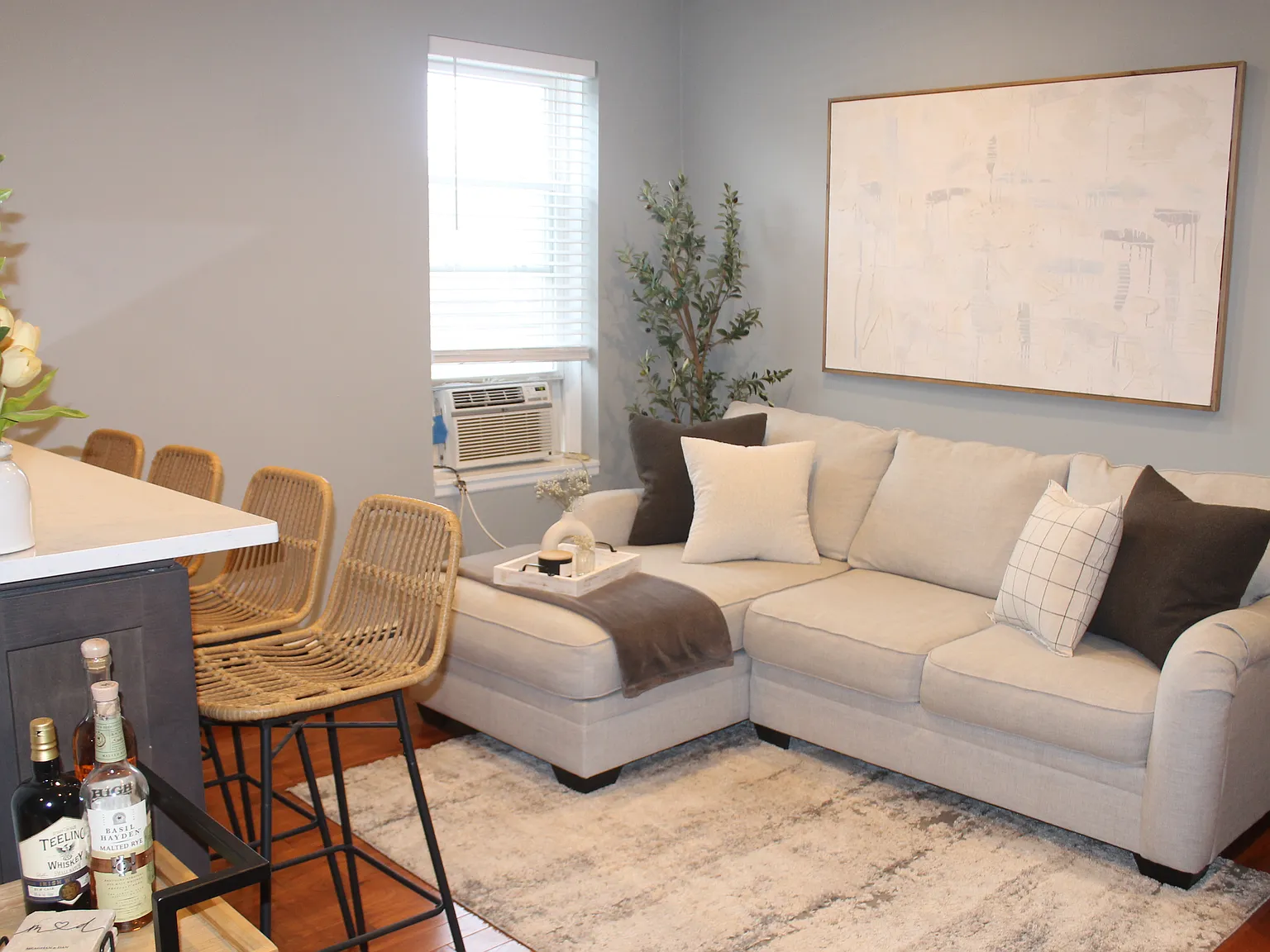 1 bed, 684 sqft, $3,350 — Photo 3
