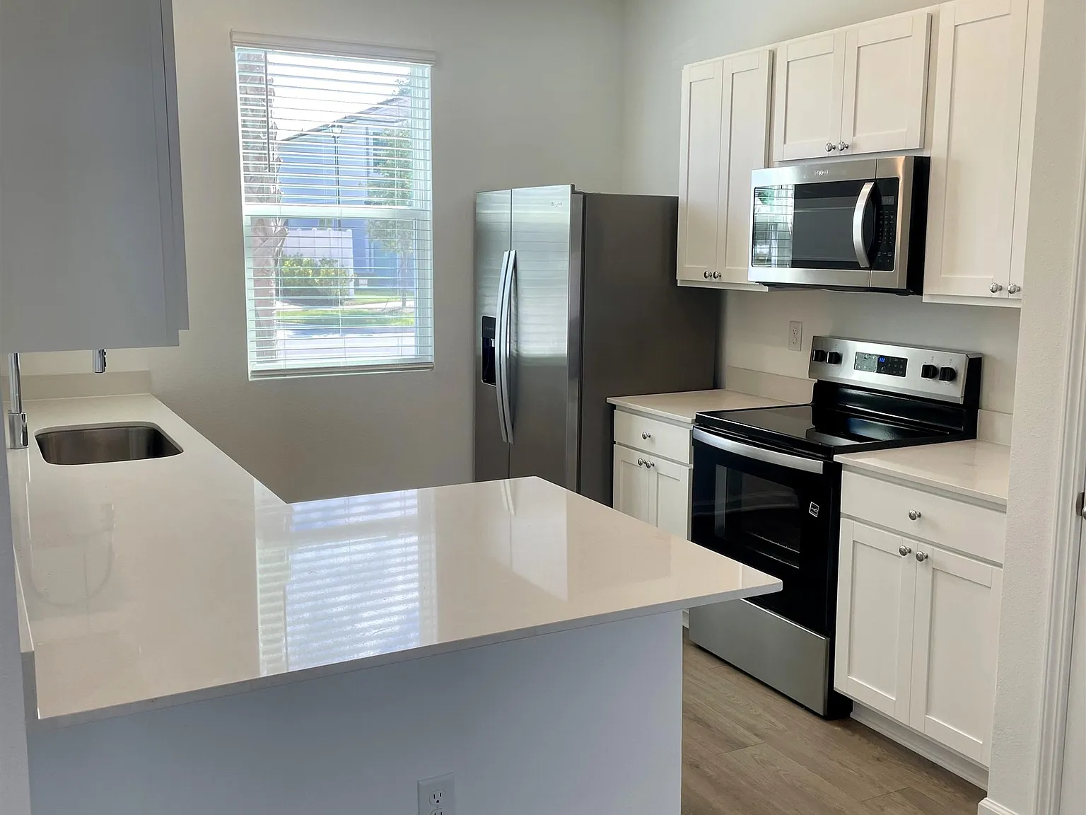3 bed, 2.5 bath, 1308 sqft, $1,850 — Photo 3