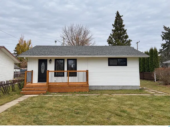 1006 3rd Street, Rosthern, SK S0K 3R0