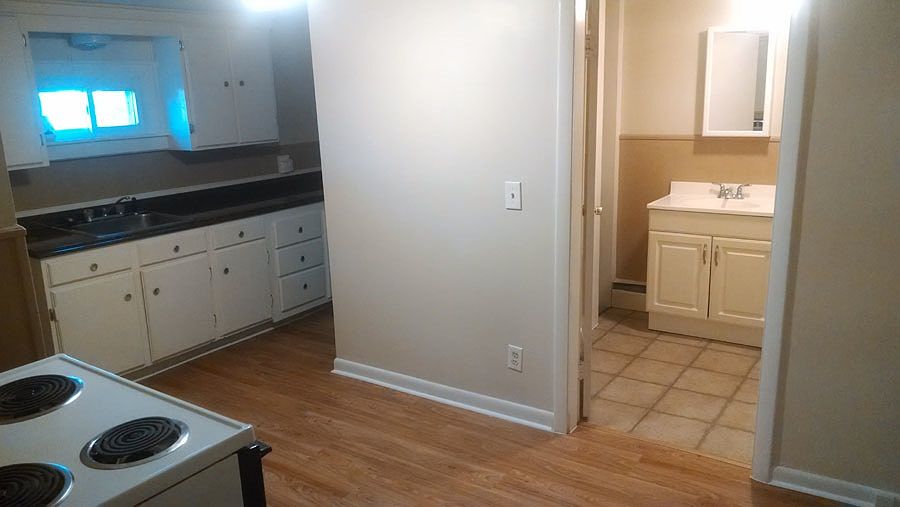 Kitchen (angle 1)