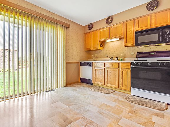 3rd image of 33 Corinth Dr