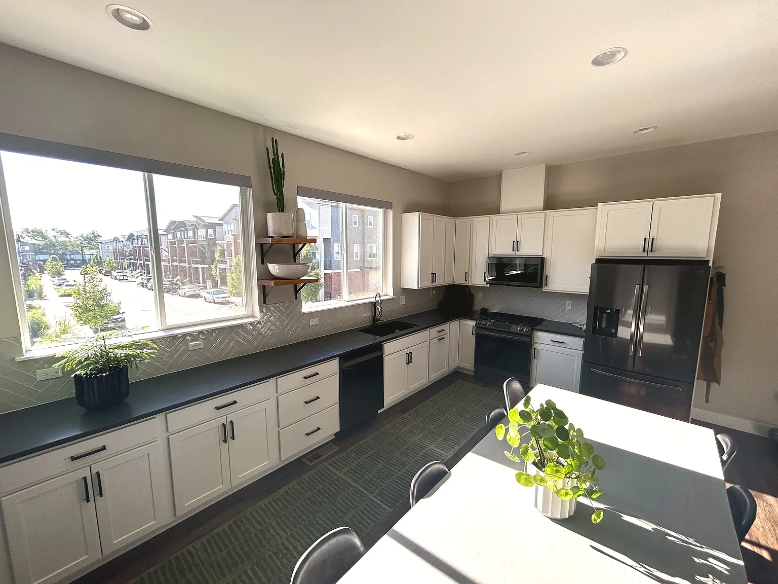 2 bed, 2.5 bath, 1604 sqft, $2,995 — Photo 1