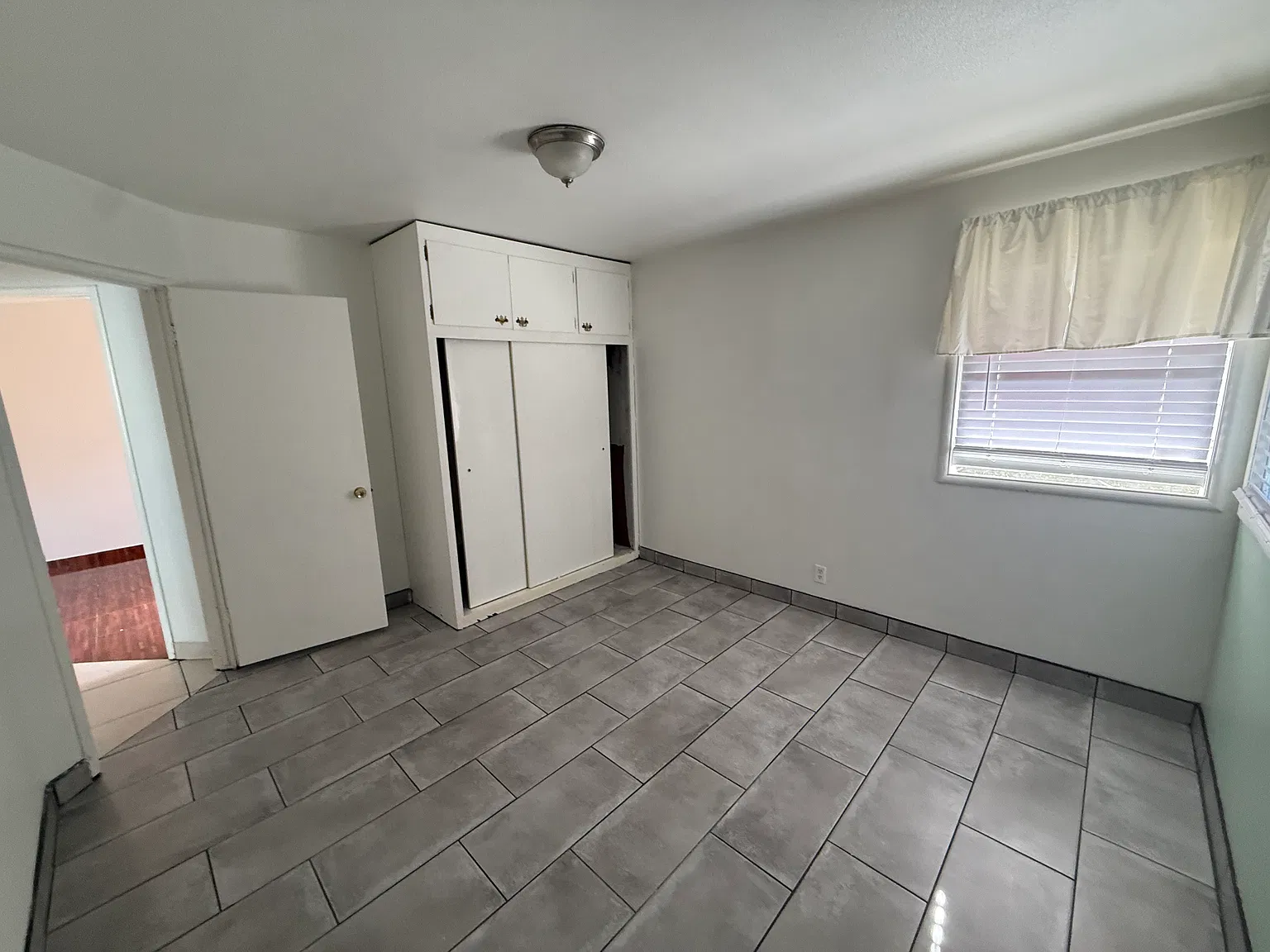 4 bed, 1200 sqft, $3,295 — Photo 4