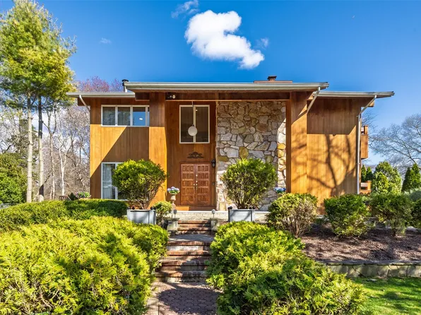 51 Orchard Neck Road, Center Moriches, NY 11934