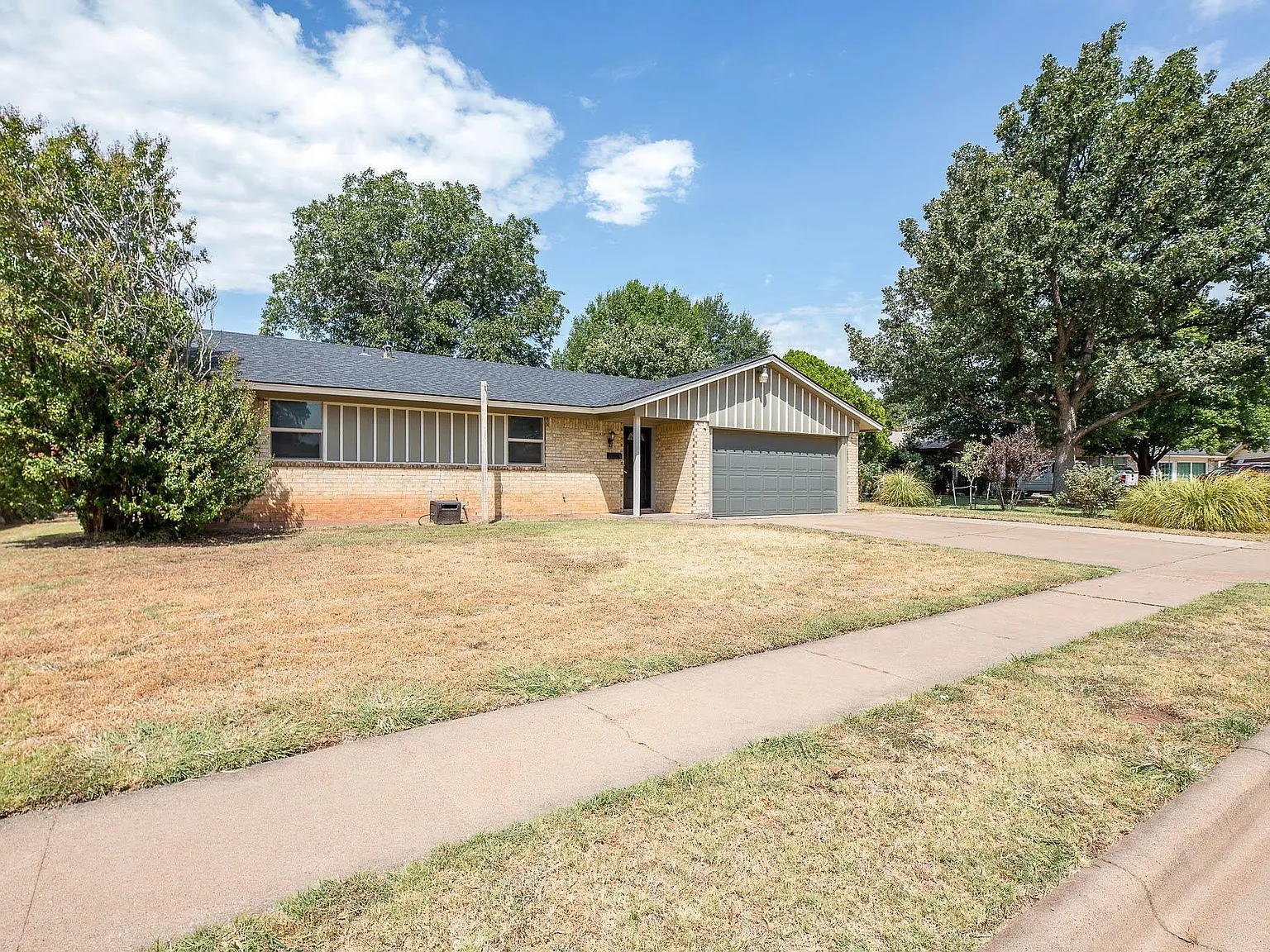 3 bed, 2.0 bath, 1294 sqft, $1,895 — Photo 4
