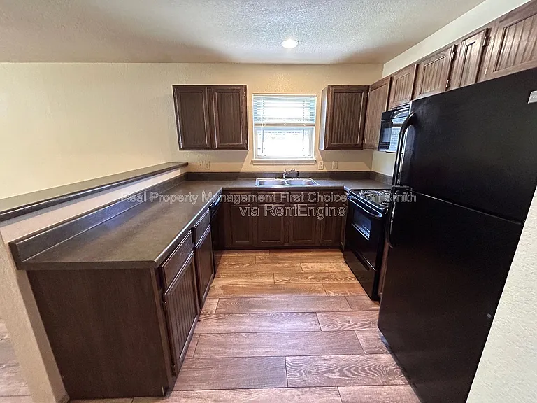 318 S 12th St — Photo 4