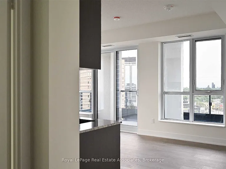 9 Mabelle Ave #922 — Photo 4