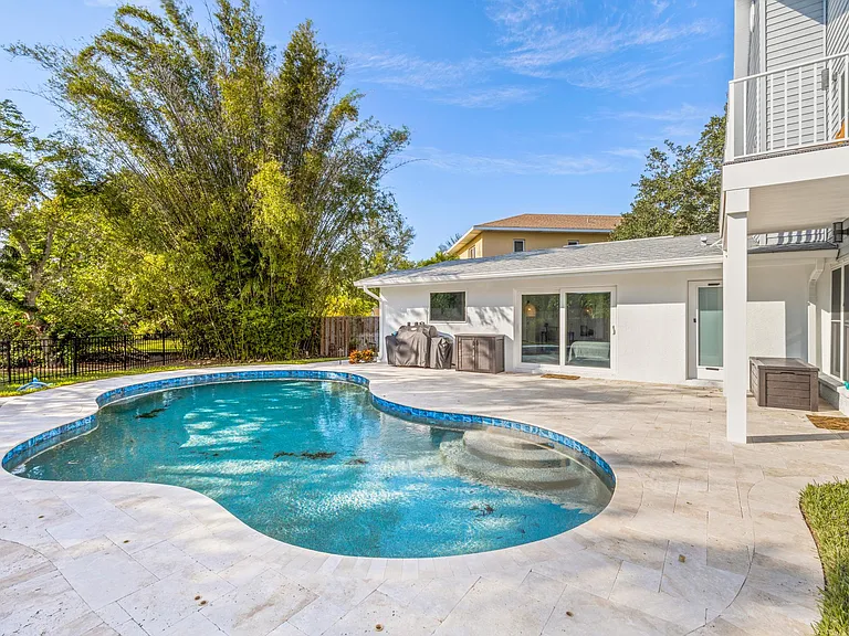 430 Island Cir — Photo 45