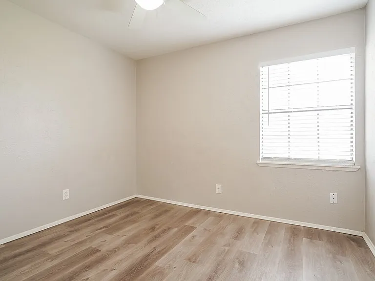 458 Rainier St — Photo 13
