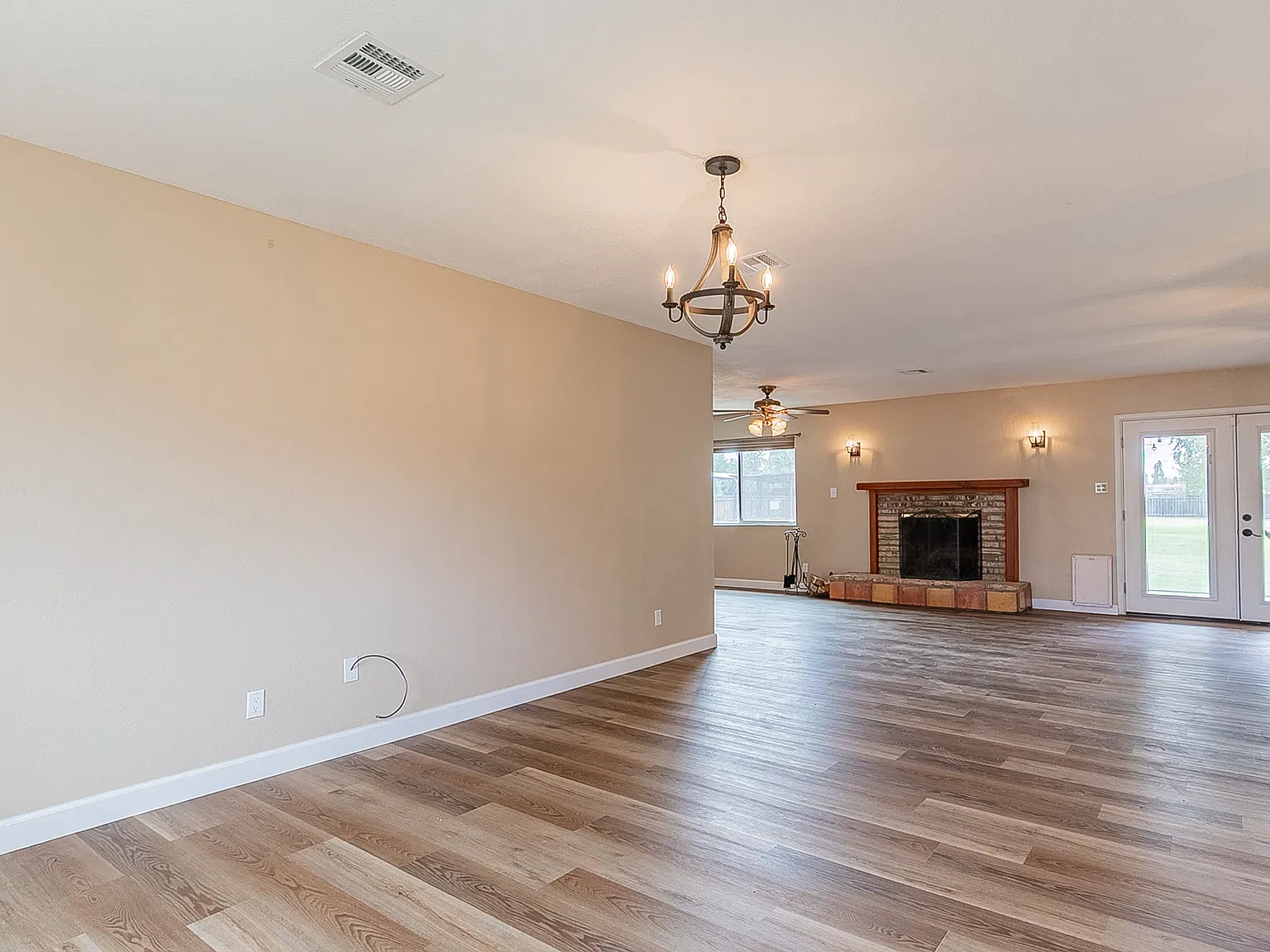 4 bed, 2117 sqft, $2,200 — Photo 1