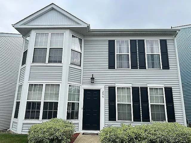 205 W Washington St — Photo 1
