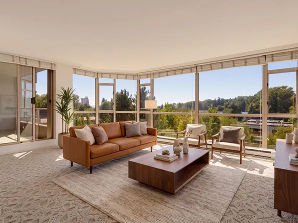 1327 Keith Rd E #603, North Vancouver, BC V7J 2J4